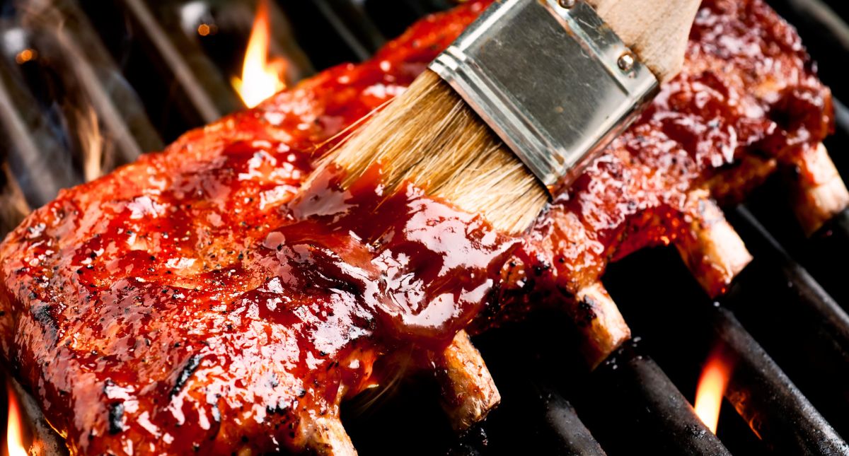 Ribs de porc caramélisés au miel et au paprika