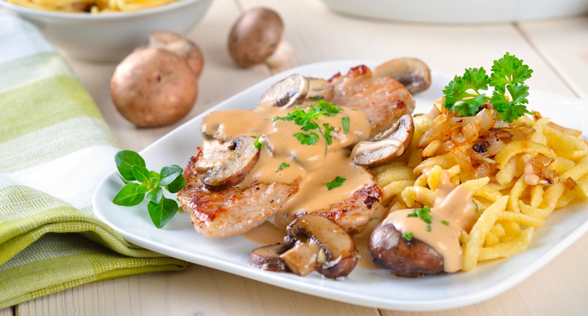 Escalope de Veau à la Crème de Cognac et aux Champignons