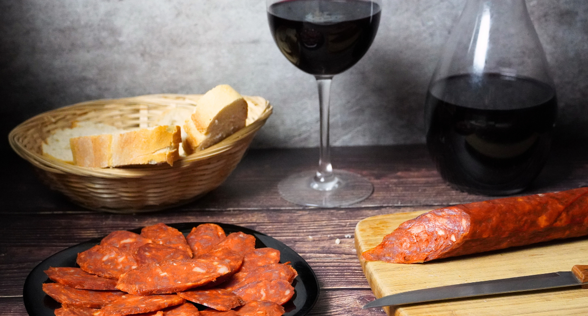 Quel vin rouge accorder avec un chorizo bien épicé ?