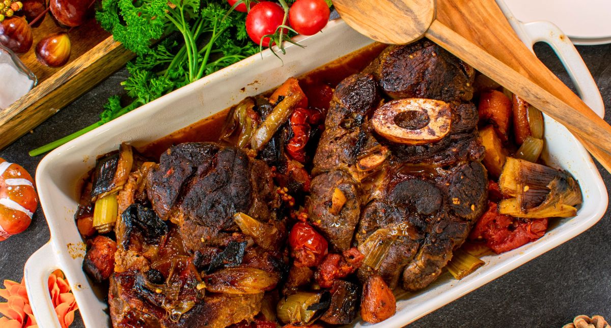 Jarret de bœuf braisé au vin rouge et légumes d’automne